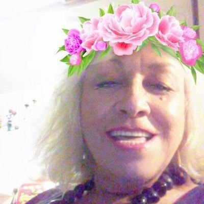 I'm a visual artist.. 'No Reality Please' is my motto. I reside in Nevada...lived in Oz for 25 yrs .came back to the fold. Dem. Big family here. tRump sucks!