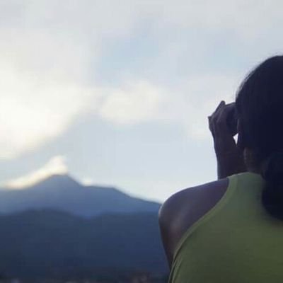 Auteur amateur (ou autrice amatrice). 
Passionnée par l'Italie et fascinée par les volcans. Passionnée et fascinée par les volcans italiens 🌋