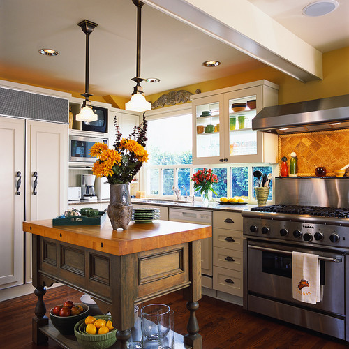 We offer residential and small business cleaning. Serving central Indy!
