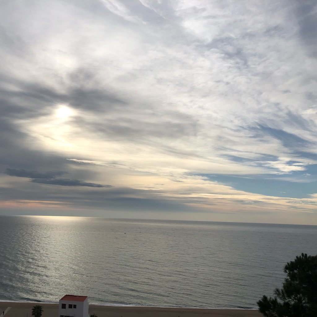 SylviaSV's profile picture. Soy una chica,simpatica,sincera y siempre optimista.Cuando la vida te presente razones para llorar, demuéstrale que tienes mil y una razones para reír.