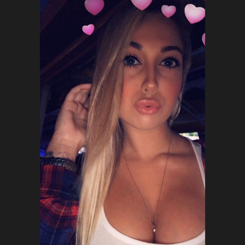 Owner of #paypigs 🤑 Sexy southern bell #findom 🌸🤘💕 #Florida