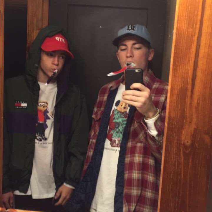 b_raadical's profile picture. based