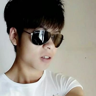 A marketing manager who sell everything online. Hope to enjoy the life away from poverty and disease.