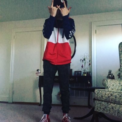 officialcaroli5's profile picture. 