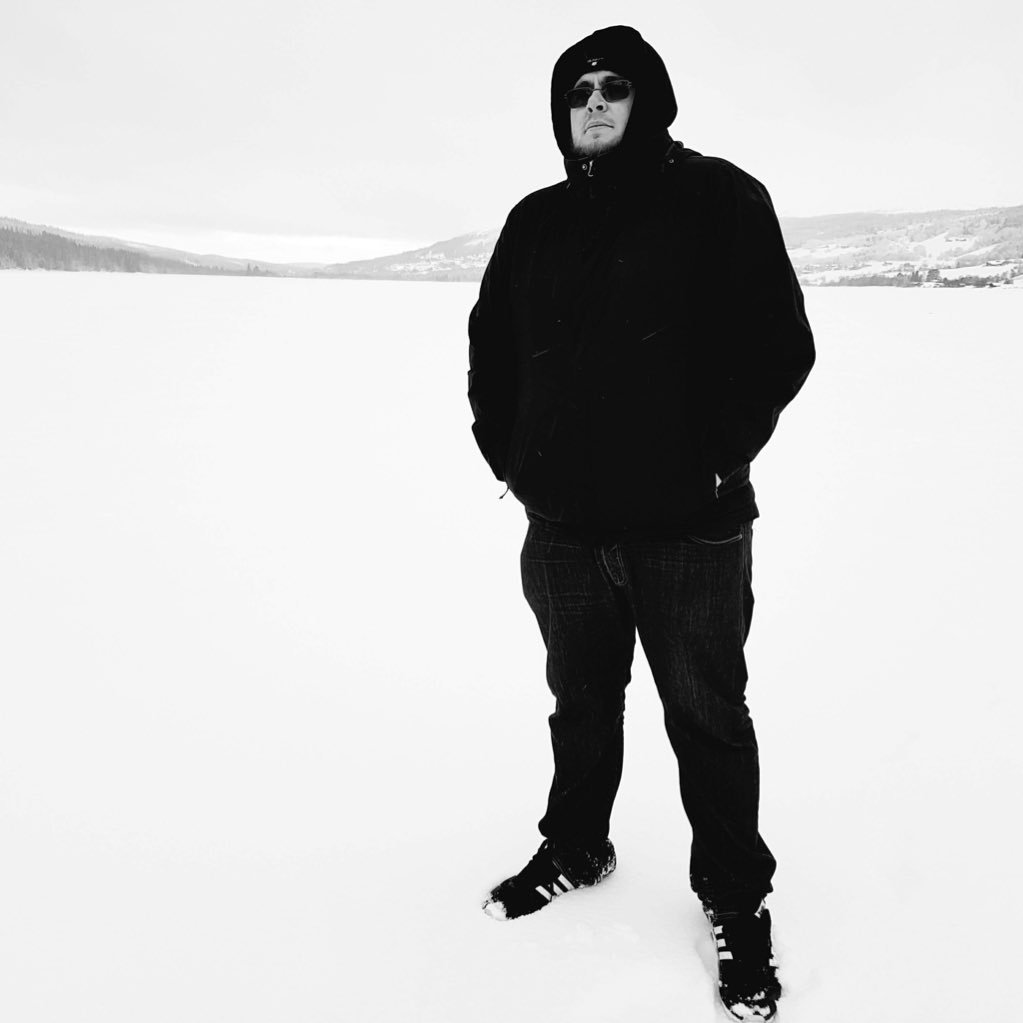 MartinAIK's profile picture. En så kallad lös kanon. Jag brukade höras i Skyttans högtalare. Black Ladies. Segerlivet. Läs min blogg. Har varit kollega med @KolleganTobbe