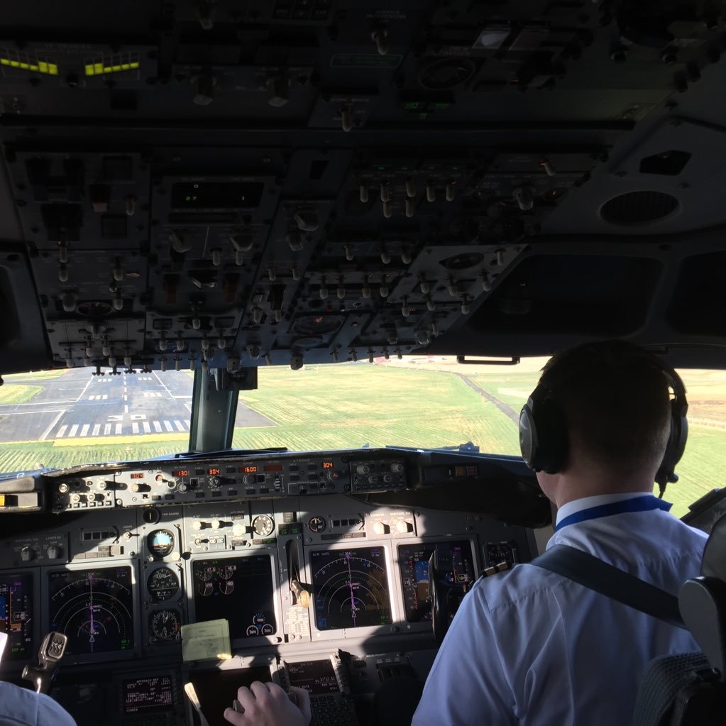 Dean_757's profile picture. 245 knots into Dublin. 🤔