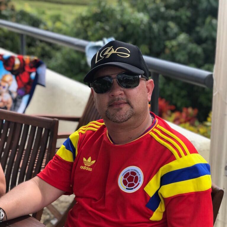 lic. y especialista en Educación física U de A, instructor SENA; Director técnico selección Antioquia de fútbol discapacidad auditiva. Apasionado por lo q hago.