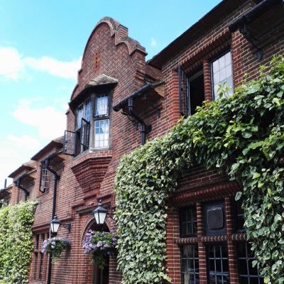 Riverside pub in Fordwich, Britain's smallest town. 1⭐ Michelin Guide 2019 3 🏵️ AA Guide 2019 & Restaurant Magazine UK Top 💯 restaurants 2018