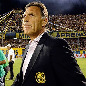 hincha de rosario central comerciante amante del futbol y aunque no estudie me encanta peridiosmo deportivo