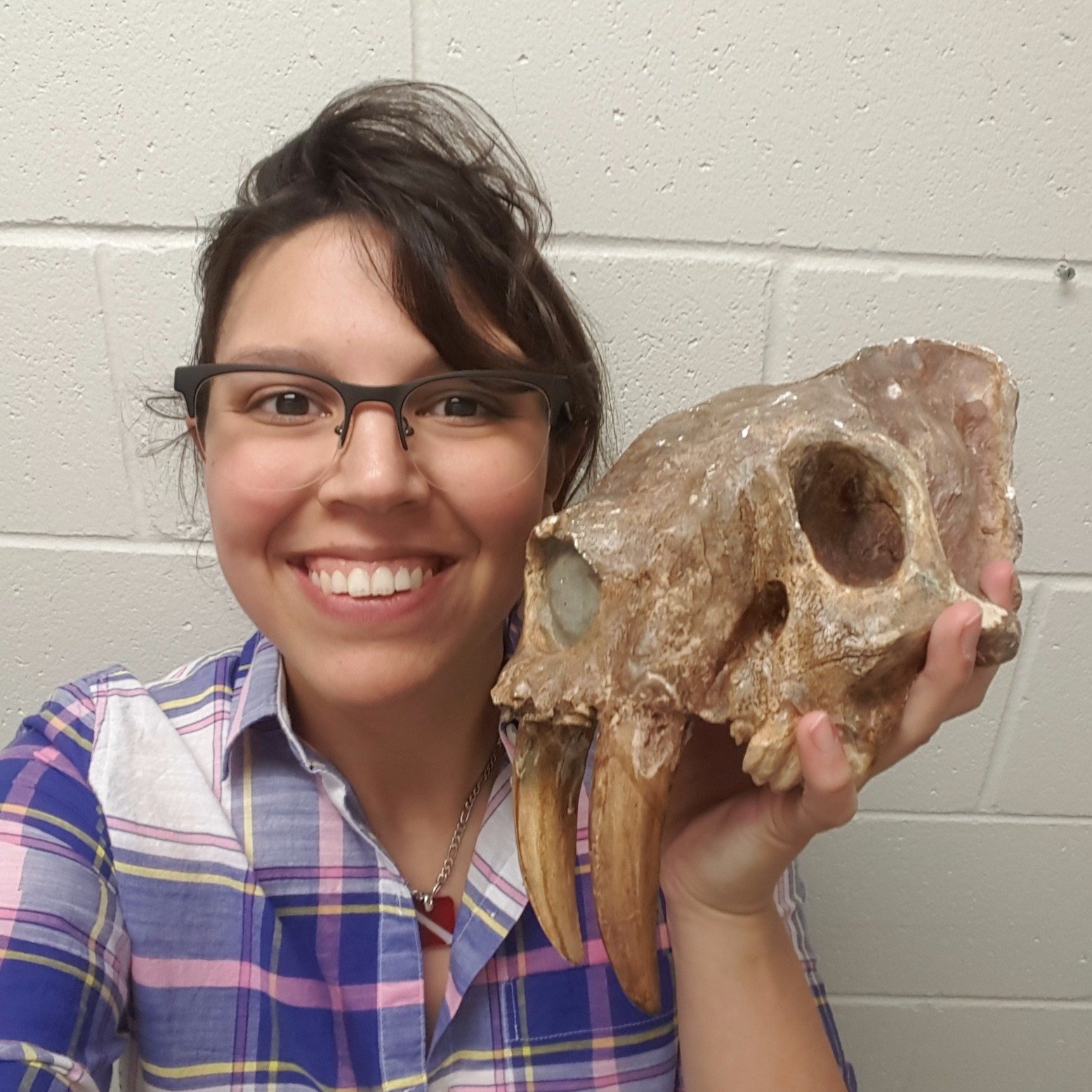 She/Her | Wildlife Forensics, Conservation Genetics, Natural History Museums, & Dogs | #femalescientist #scicomm | 👩🏽‍🔬🦏🏳️‍🌈🐶 | Tweets are my own
