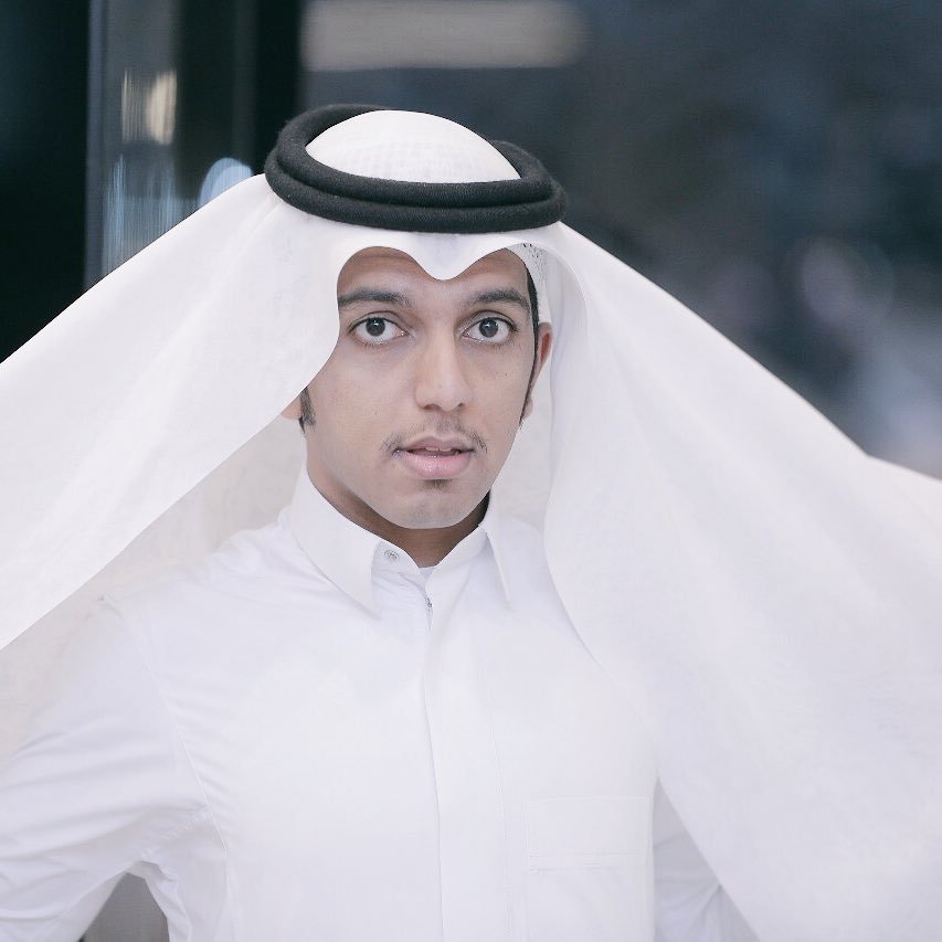 الابتسامة سحر من غير ساحر تعلق القلوب وتأسرها في اجزاء من الثانية فكونو مبتسمين حتى تكسبو قلوب من تحبون ...اعشق التصوير لذلك اصبحت مصورا...