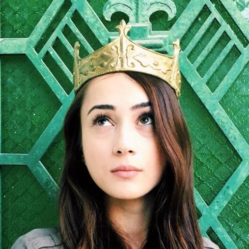• Queen of Logic • Storyteller & Traveller • •Digital & Social Media Strategist•