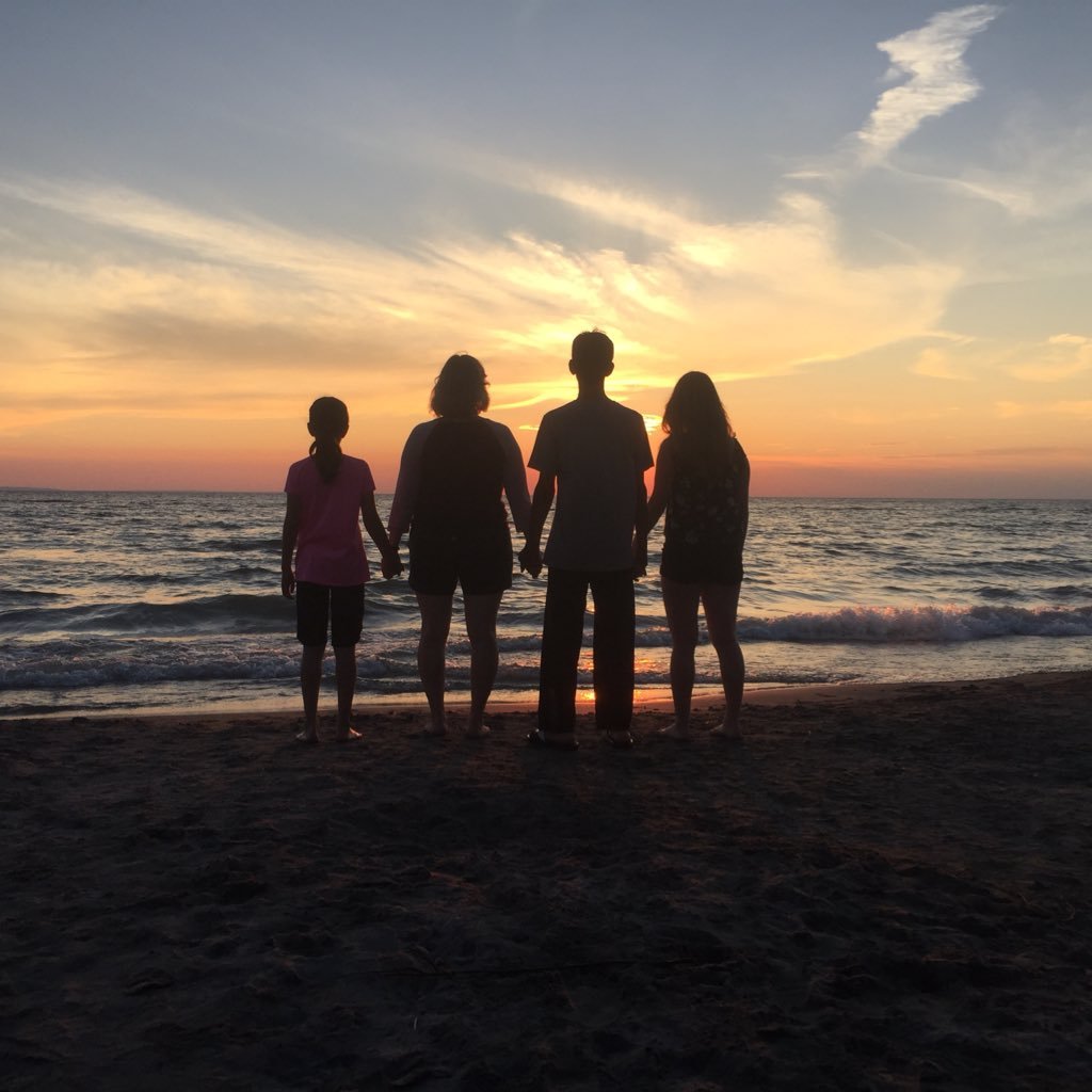 letsbekind21's profile picture. Educational Assistant for hcdsb. Mother of 3. Live your life moment by moment.