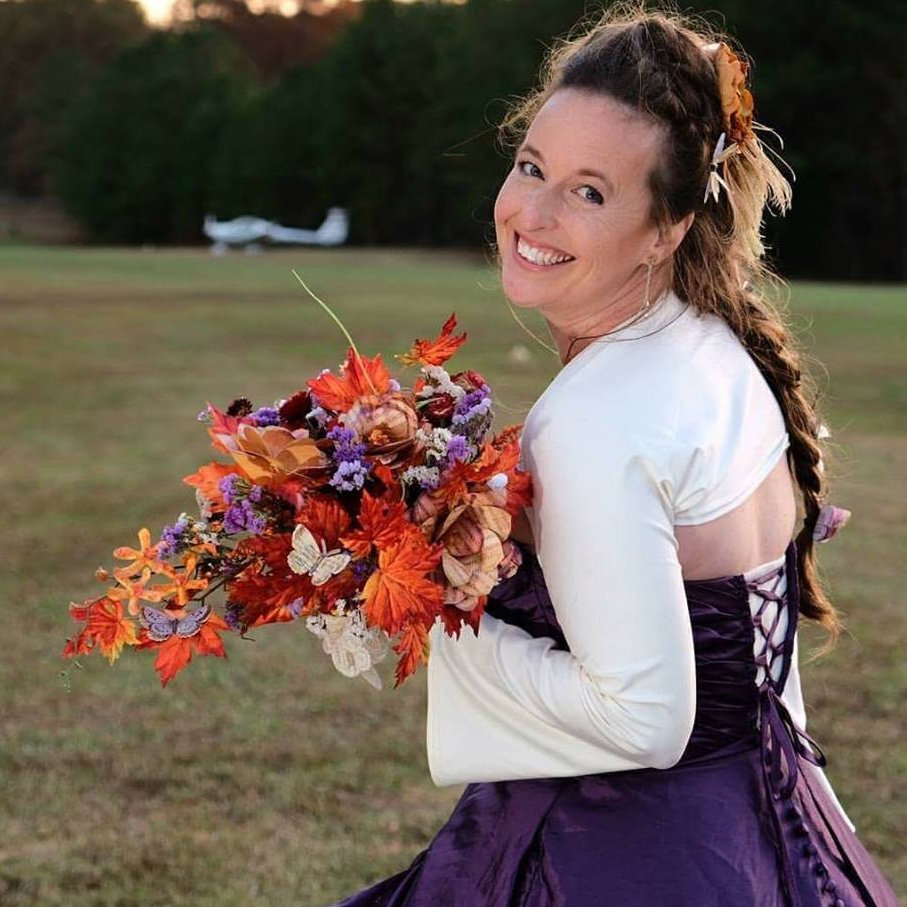 BugsCreations's profile picture. Portrait and wedding photographer, artist, fencer, aerialist, and general adventurer!