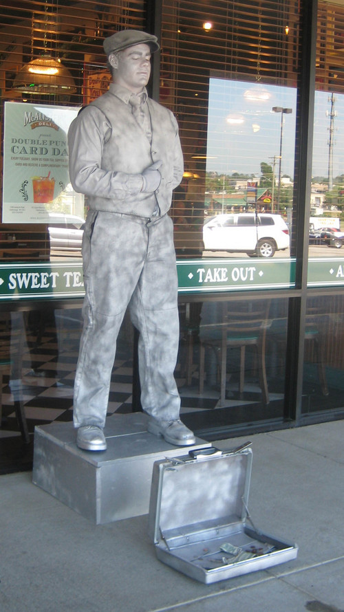 Statu3sque's profile picture. I act as a living statue on the streets of Chattanooga. Currently working through my first costume of a city gent.