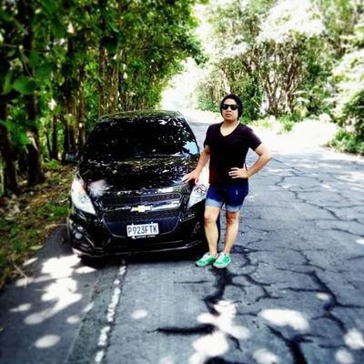 Licenciado en Quimica Farmacéutica, egresado de la Universidad de SAN CARLOS DE GUATEMALA, Amante de la MODA, Glamouroso y Empresario en la Industria Cosmetica!
