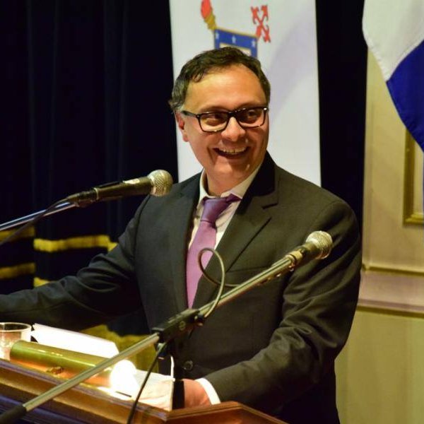 PedroReyesProfe's profile picture. Periodista. PhD comunicación. Profesor Escuela Periodismo USACH. Politiquero, jardinero y buscador de paz.