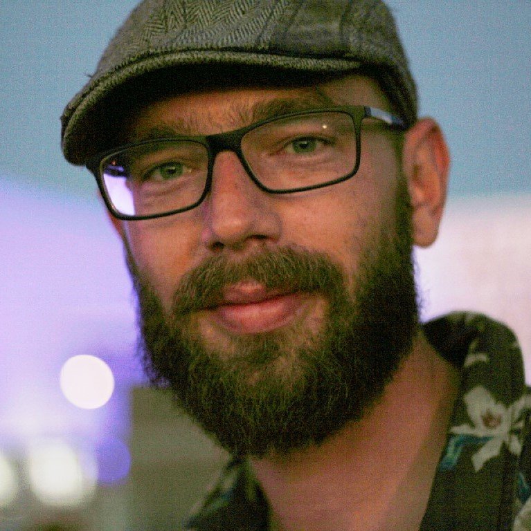 Consultant en technologies de l'information. Créatif numérique. Photographe. Je fais plein de choses, même le café.