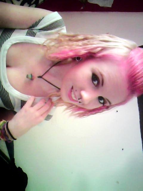 Kittynomm's profile picture. 