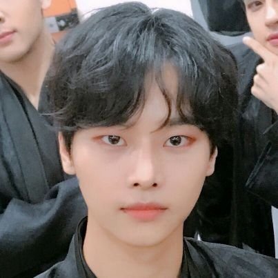 zyv918's profile picture. 