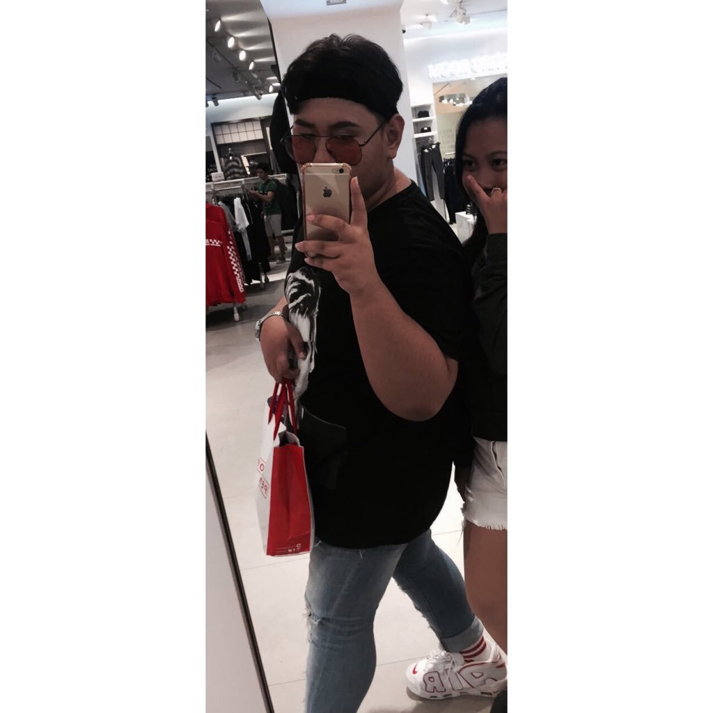 FernandezPuso's profile picture. look at the star ⭐️⭐️see their beauty and in that beauty see yourself