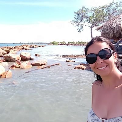 diananeisa's profile picture. Si no era amor, era vicio. Porq jamás una boca me hizo regresar tantas veces por un beso