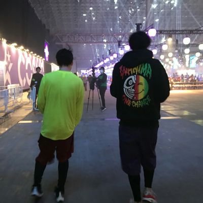 7beb2105's profile picture. 顔のでかい父親とデコの広い母親から生まれたデブの申し子