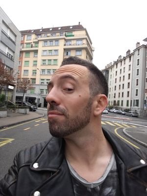 Paraglider pilot, Project Manager, Tesla maniac, Fintech and Blockchain guru!