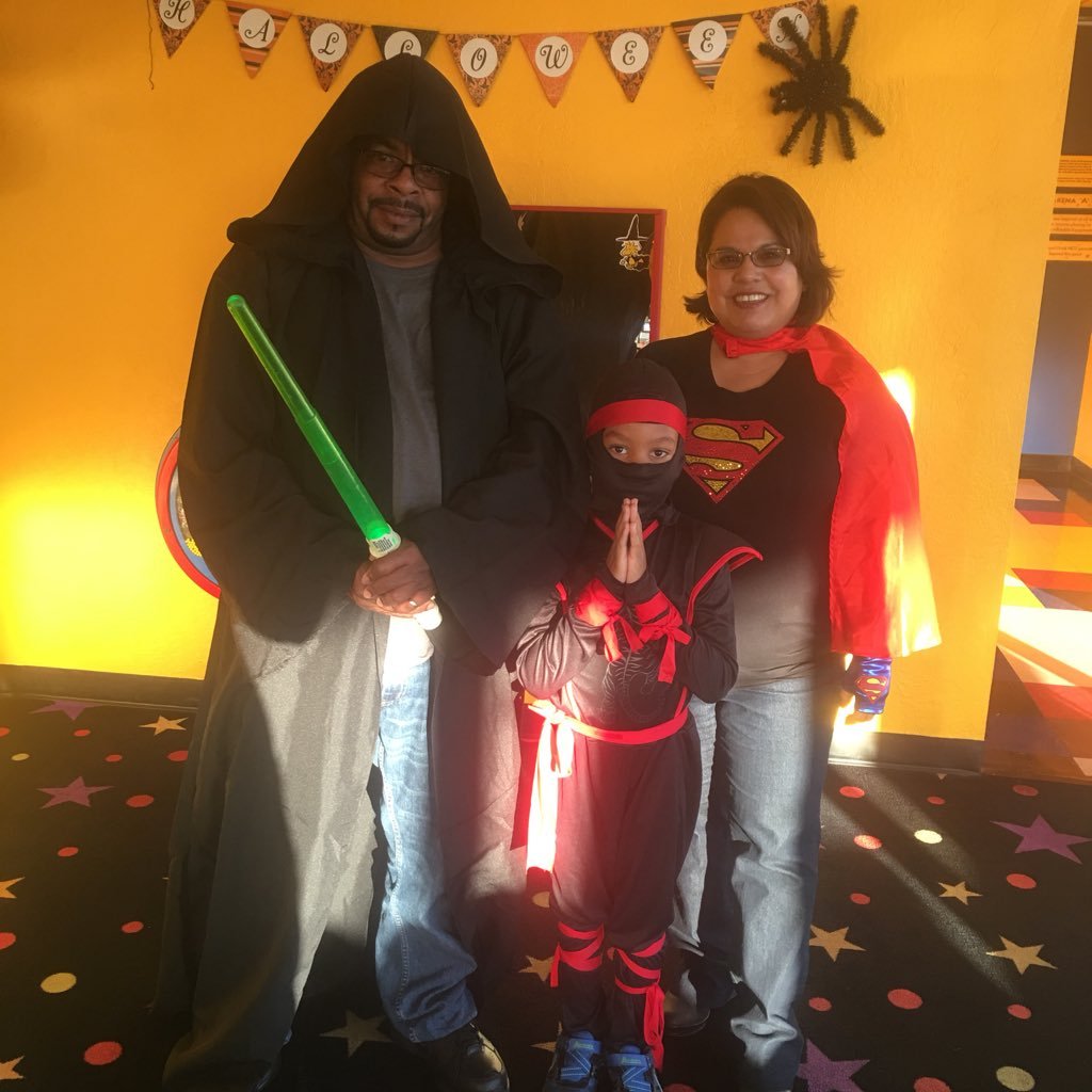 zoenoche66's profile picture. 