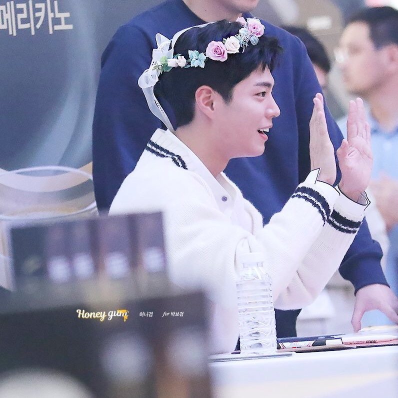 younglover616's profile picture. 