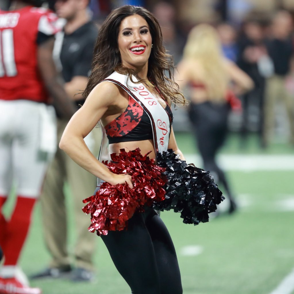 Lead Analyst 🖥 Wife and new mom👨‍👩‍👧 @AtlCheerleaders Alumna & 2018 Pro Bowl Cheerleader 🏆🏈 Ramblin' Wreck from Georgia Tech 🐝. #RiseUp Matthew 6:33