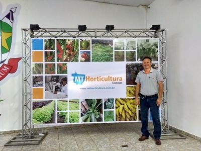 Professor of the agronomy course at the University of the State of Mato Grosso, researcher in the field of genetic improvement of passion fruit and pineapple.