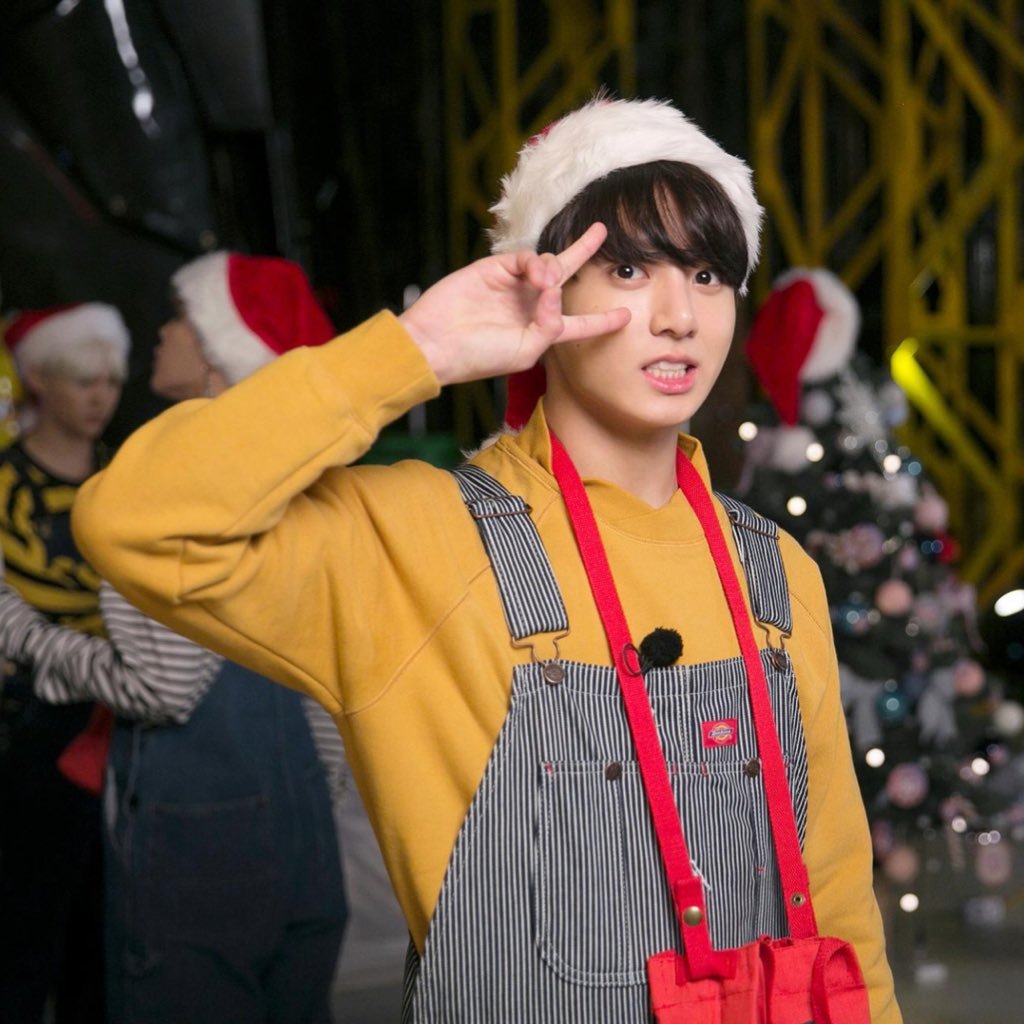 FREE FOLLOW FROM @guccijungkook_ SO KINDLY FOLLOW HER BACK THERE THANK YOU 🌸