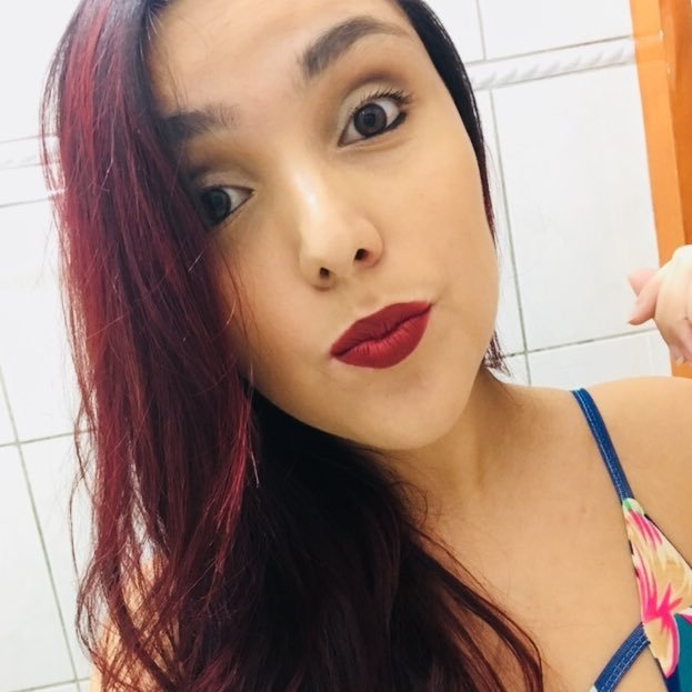 seguraforninhoo's profile picture. O mundo onde uma garota apaixonada por livros, conta tudo por trás das histórias, além de resumos, dicas, prós e contras, também interage com vários leitores.