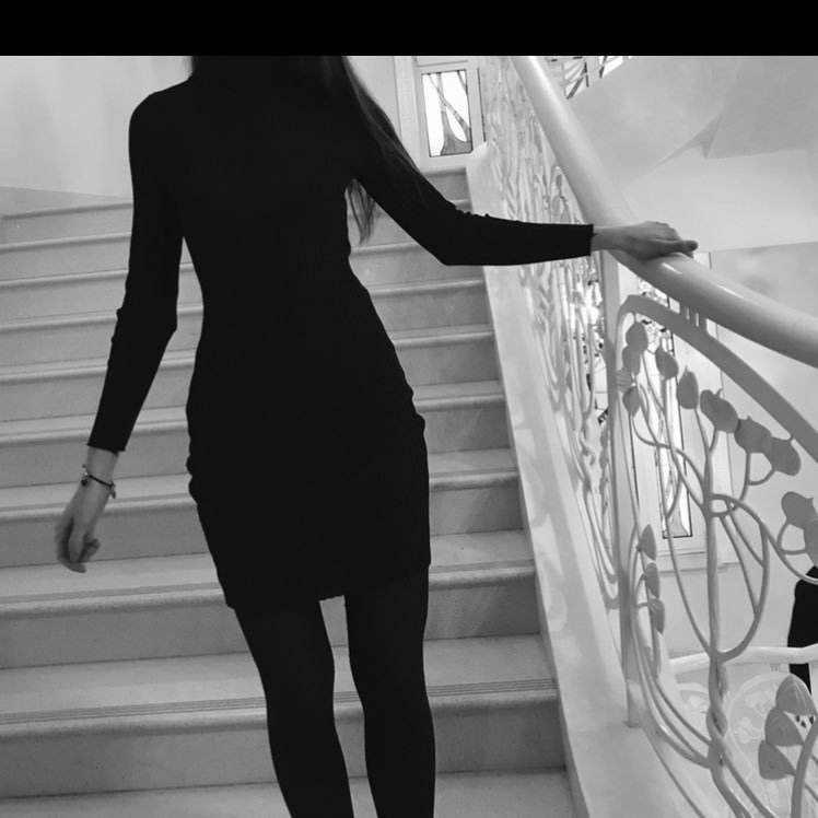 hlmntll's profile picture. 