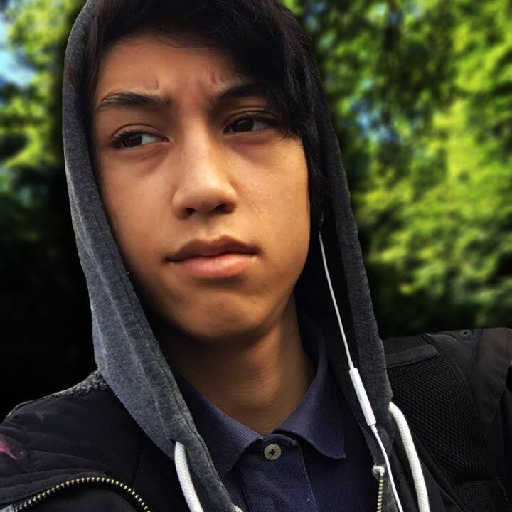 ErmichaelYT's profile picture. THE WORLD IS ON TOP OF FOUR ELEPHANTS THATS ON TOP OF AN TURTLE