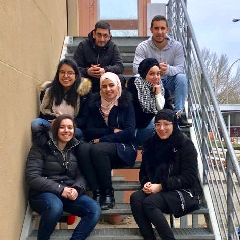 We are 7 students and we're taking part of an international solidarity project. Nous sommes 7 étudiants et nous faisons un projet de solidarité internationale.