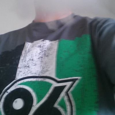 neugierig auf alles was mit #H96 zu tun hat. (Bier und Bratwurstfan). 
Dampfen. 
Faire, für alle gerechte Politik(falls es das gibt).