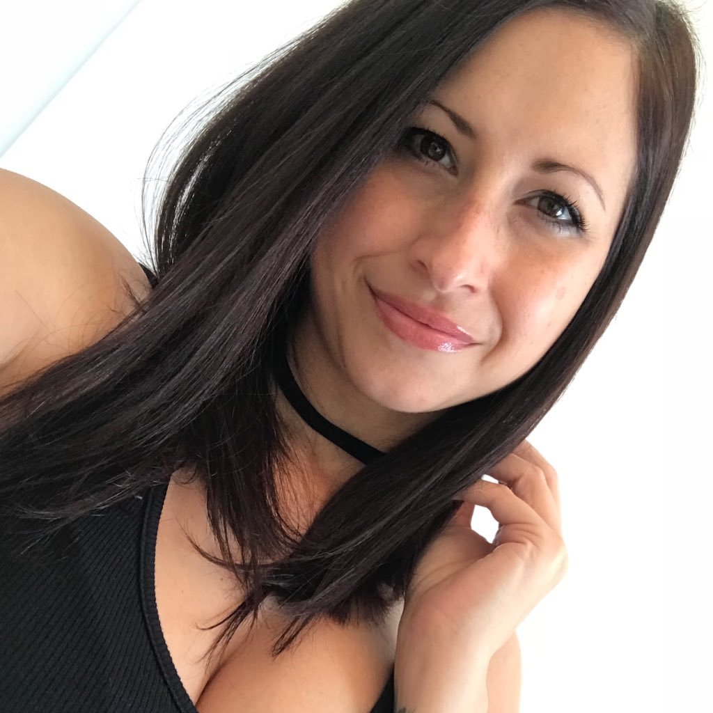 AngelaShirazi's profile picture. 