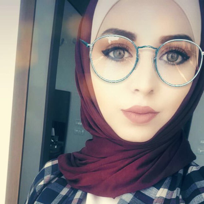 مفضلتي✨ أنا ابنة لرجل لم يراقبني يوماً، بل علمني أن أستشعر مراقبة الله لي في كل حين❤️ Palestine-Graphic Designer - متزوجة❤️