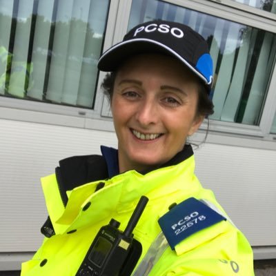 PCSO for Cheshire Constabulary covering #colshaw #deanrow in #wilmslow call 999 for emergency’s or 101 for non-emergencies. Views are my own 👮🏼♀️