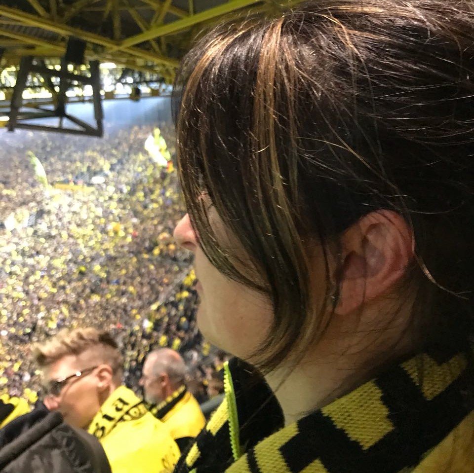 Mit Fußball aufgewachsen,
🖤💛  BVB -Mitglied   🖤💛,
Coldplay-Fan,  Jungs-Mama,
Was mir wichtig ist? Toleranz, Freiheit und Gerechtigkeit..deswegen No AFD!