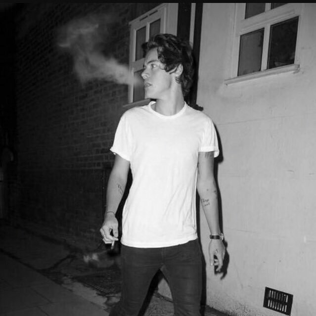 Elliotrp's profile picture. «Et j’ai poussé comme une rose parmi les orties. »