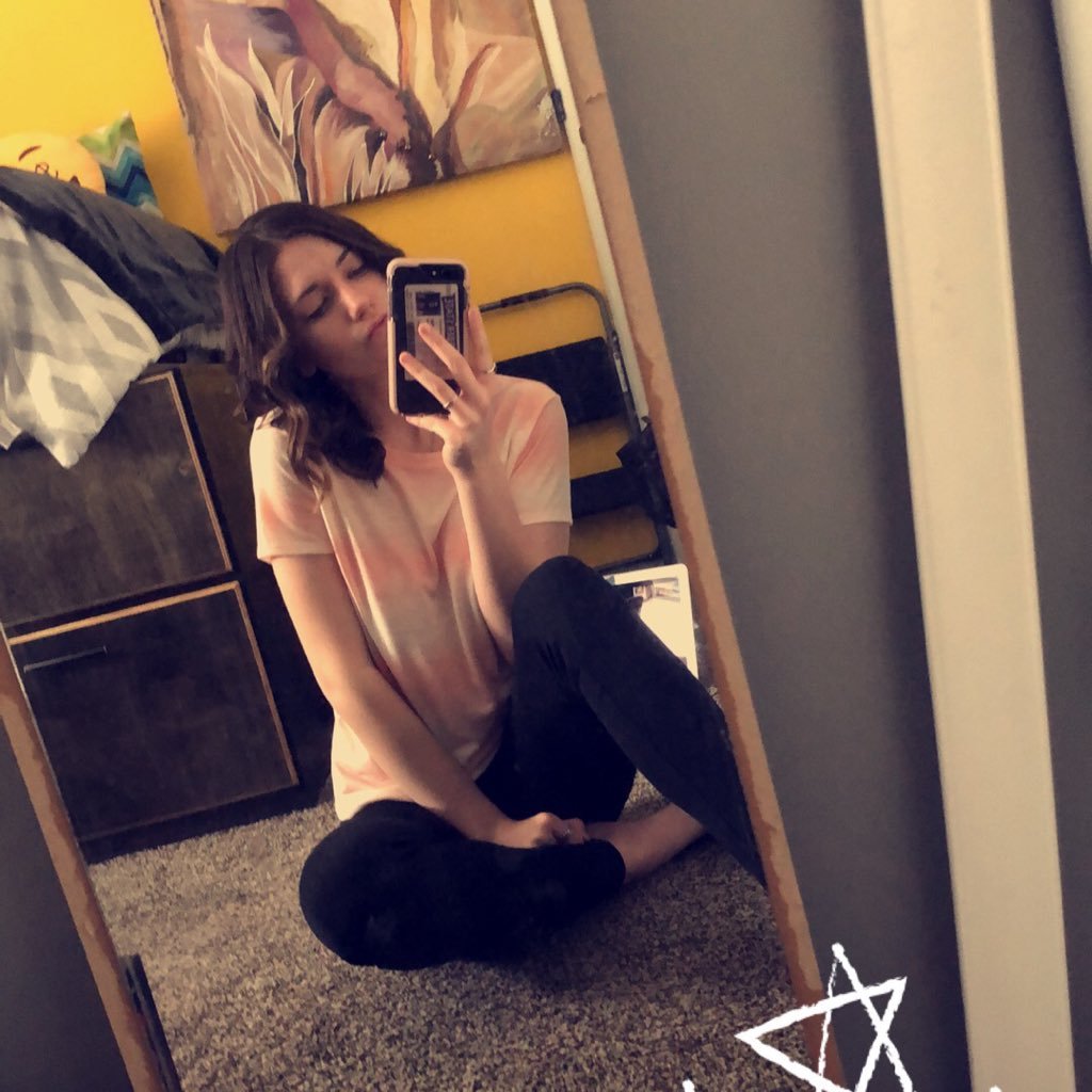 joslynn99's profile picture. 