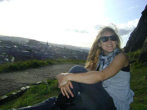 isabelfeix's profile picture. um pouco de poesia e outro tanto de selvageria.