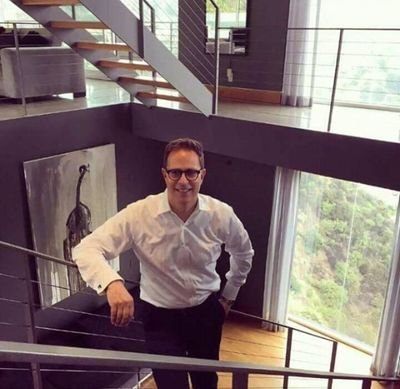 j4mesrichard's profile picture. Am an orthopedic surgeon, A Father to 2, I like to🚶on the beach holding hands with my love one who left me in this lonely world .