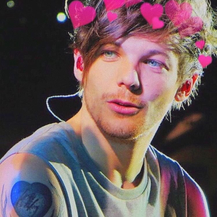 // I live for you I long for you @louis_tomlinson // «real eyes realize real lies» // 🇲🇽🇺🇸 // wsrm //