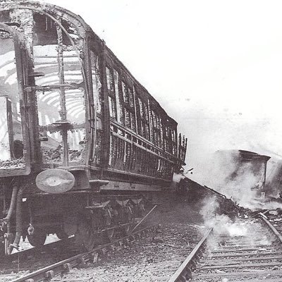 ホモと見る鉄道事故 チュレア鉄道事故とは1915年のルーマニアのチュレアで発生した脱線事故である 乗車していたロシア兵が勝手にブレーキ弁を閉めたため 又は満員の乗客によりブレーキ管が破損したためチュレア手前の急勾配でブレーキが効かず脱線 1000人