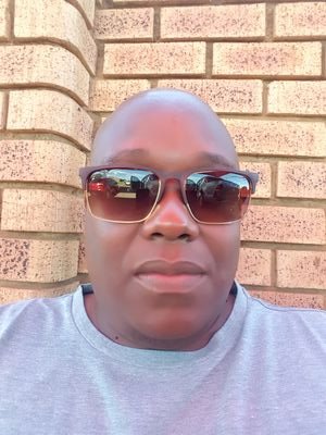 Moloi30022568's profile picture. Ola