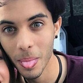 ahreprinceso's profile picture. Él no lo sabe, pero su sonrisa es capaz​ de iluminar hasta el lugar más oscuro de todo el mundo.
